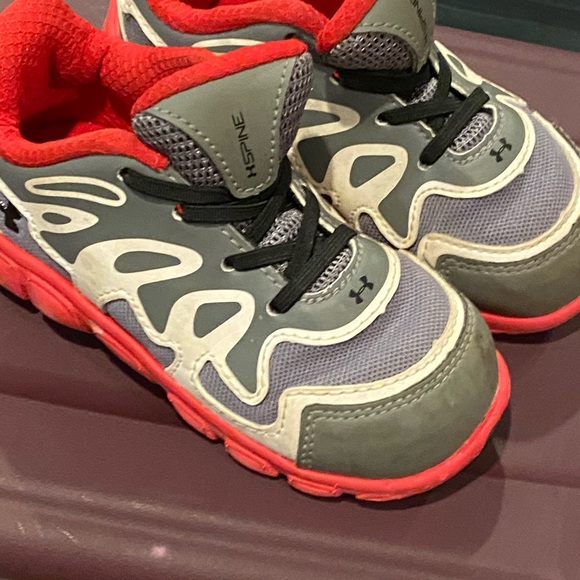 Kids Under Armour tiny shoes - Picture 2 of 2